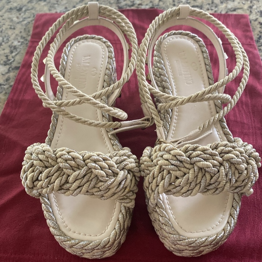 07:07  Valentino Woven Fabric Rockstud Torchon Platform Sandals
